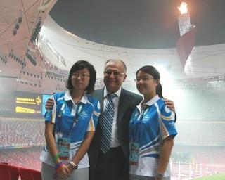 http://media.hotnews.ro/media_server1/image-2008-09-11-4316516-41-iliescu-stadionul-olimpic-din-beijing.jpg