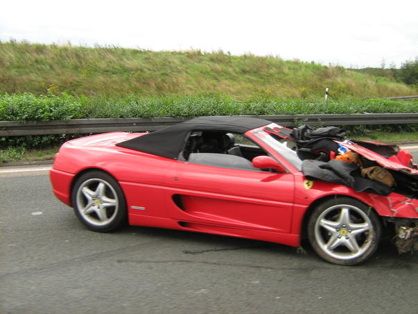 ferrari image 2009 03 14 5491410 56 cei tari fac cateodata praf Şi Ferrari se buşesc câteodată