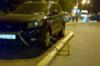 Autoturism parcat neregulamentar legat cu lantul de bordura