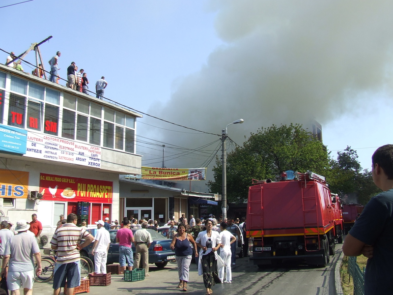 VIDEO Incendiu de proportii la un restaurant in zona Pietei Gorjului