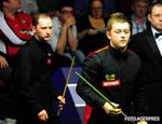 Dott (stanga) il elimina pe Allen (dreapta) de la Mondial