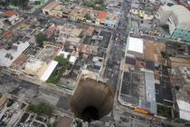 Groapa cu diametrul de 30 de metri in Guatemala