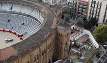 Arena La Monumental, Barcelona; dreapta: taurii, inainte de corida