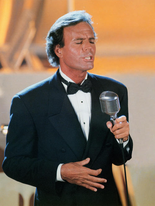 Julio cantando Classic smallll