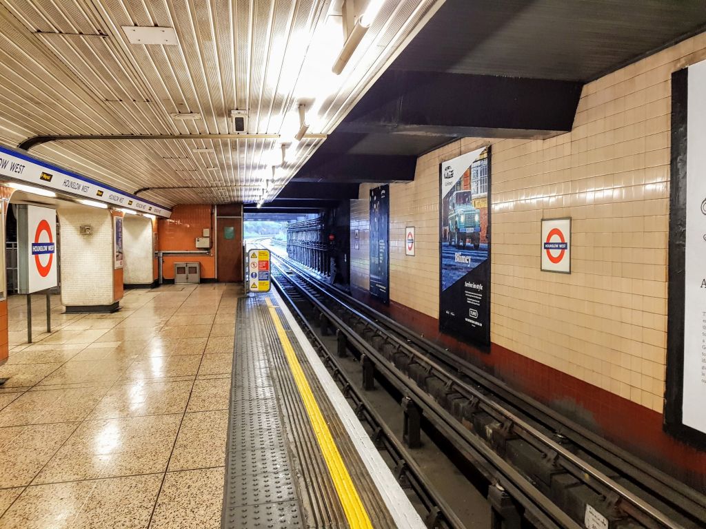 Vrei să faci un tur al unui tunel subteran de metrou dezafectat din Londra? - Voiaj - 