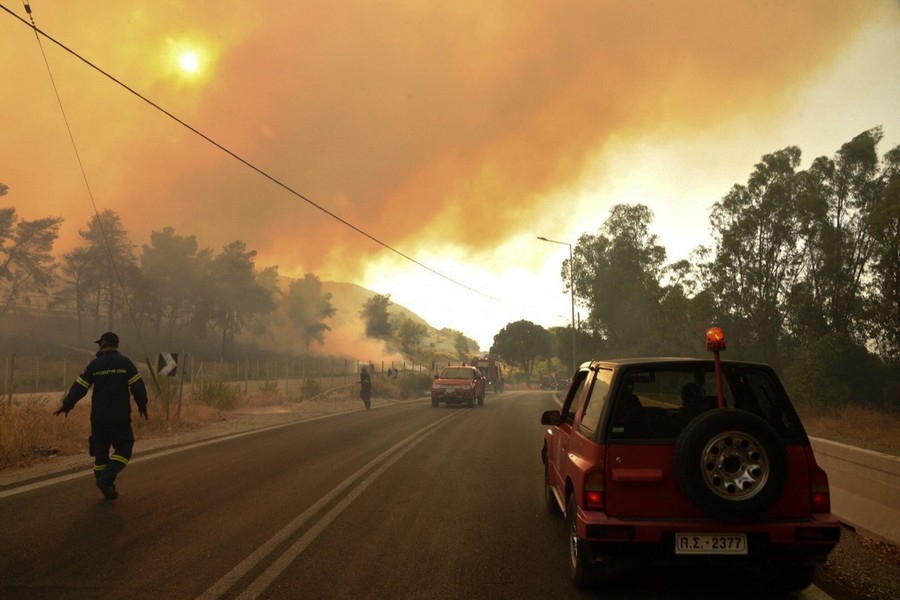 ΒΙΝΤΕΟ «Dezastrul este imens» στην Ελλάδα: Incendiul din Peloponez pe cale de a fi controlat, nou incendiu în Rhodos – International