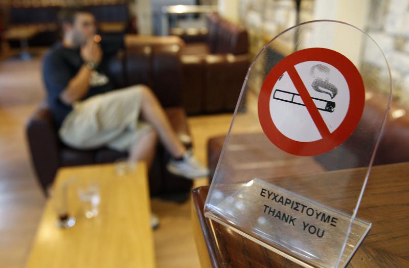 wastefully Remains start Grecia: O lege intrata in vigoare miercuri interzice fumatul in spatiile  publice si reclamele la tutun - HotNews.ro