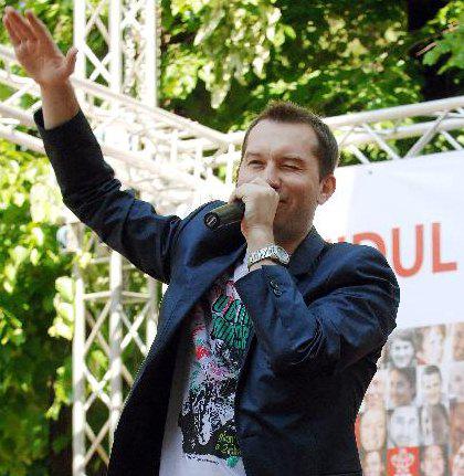 Prescription Luncheon Maid Mihai Sturzu, solist al trupei Hi-Q, desemnat purtator de cuvant al  Tineretului Social Democrat - HotNews.ro