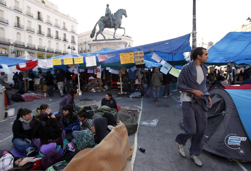 https://media.hotnews.ro/media_server1/image-2011-05-20-8650735-41-demonstratii-spania-madrid-puerta-del-sol.jpg