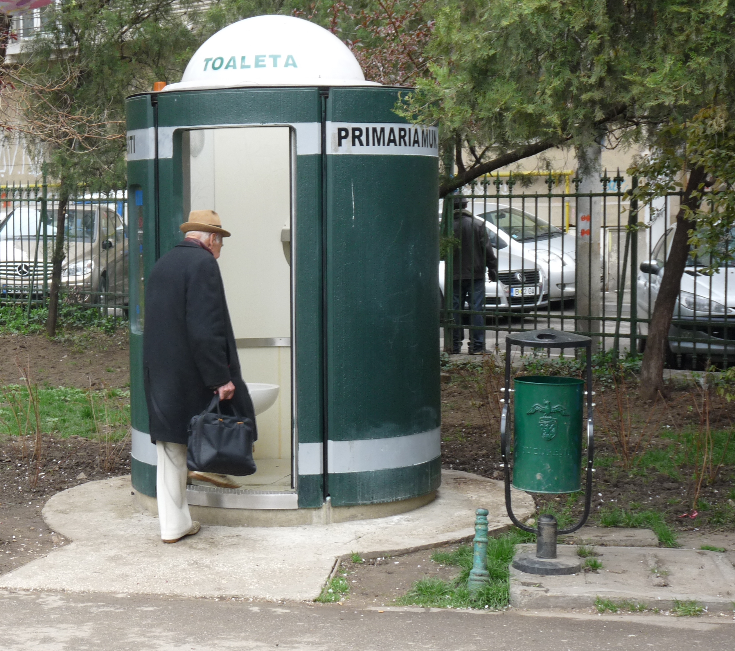 Cum a aruncat toaleta Primaria 40 de milioane de lei din banii bucurestenilor: studiu de caz cu o afacere urat mirositoare - HotNews.ro