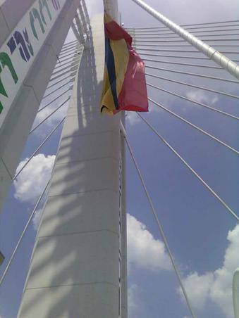 Inaugurare Pod Basarab steagul Romaniei cu dedicatie pentru cei care nu isi mai aduc aminte culorile Romaniei