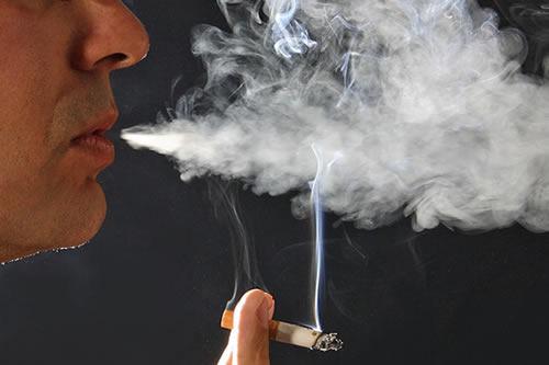 Numarul persoanelor care practica fumatul este in continua crestere