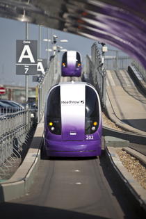 Vehiculul electric de transfer pe aeroportul Heathrow