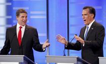 Rick Perry si Mitt Romney (dreapta) 