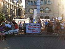 Manifestanti anti-partide la Piata Universitatii