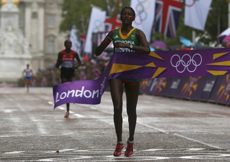Tiki Gelana (Etiopia) castiga maratonul olimpic