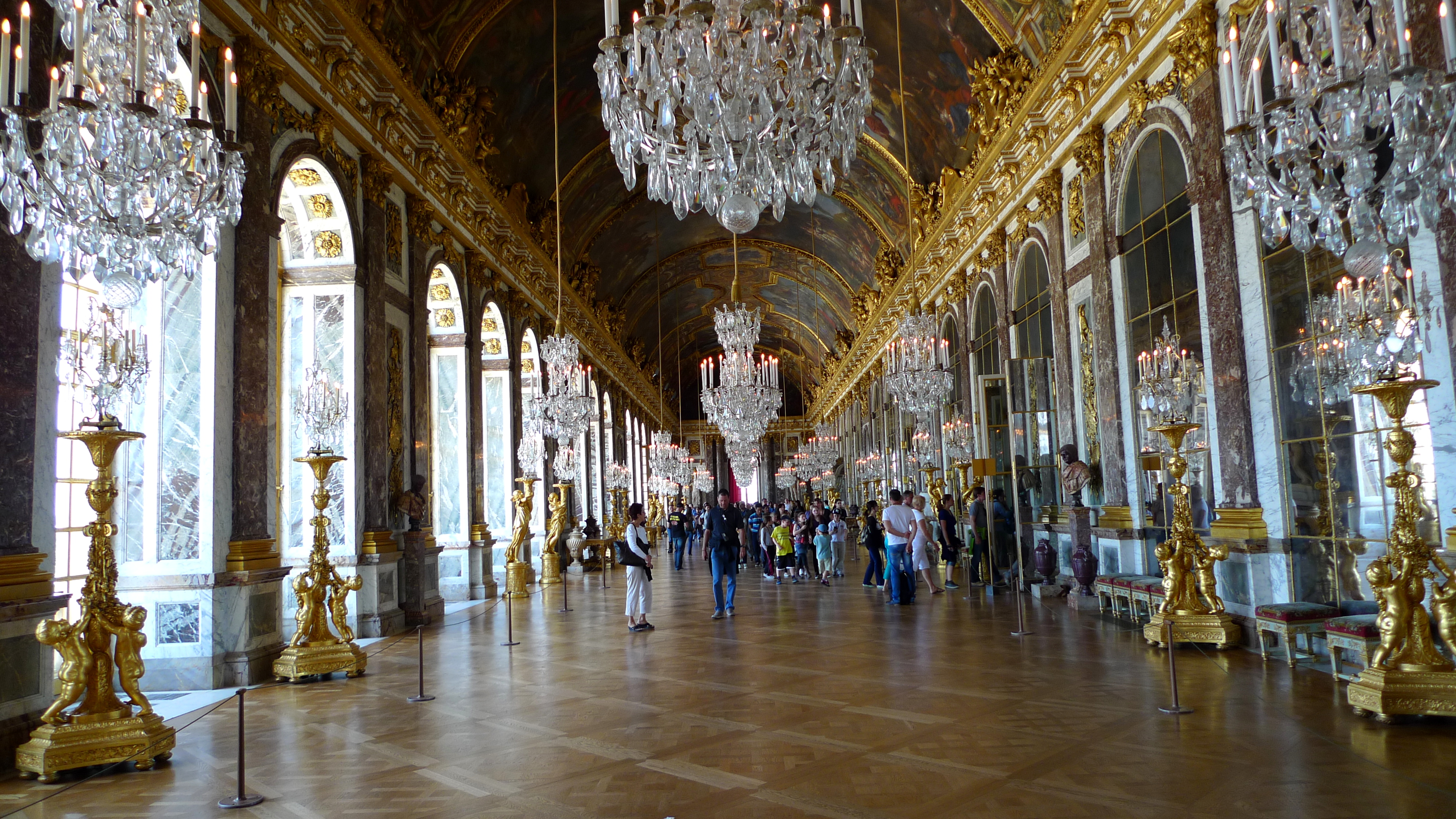 Почему версаль. Версаль покои. Царские покои. Версаль внутри. Версаль фото внутри дворца.