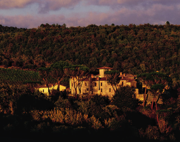 Castel Monastero este un hotel de 5 stele amenajat intr-o cladire veche de un mileniu