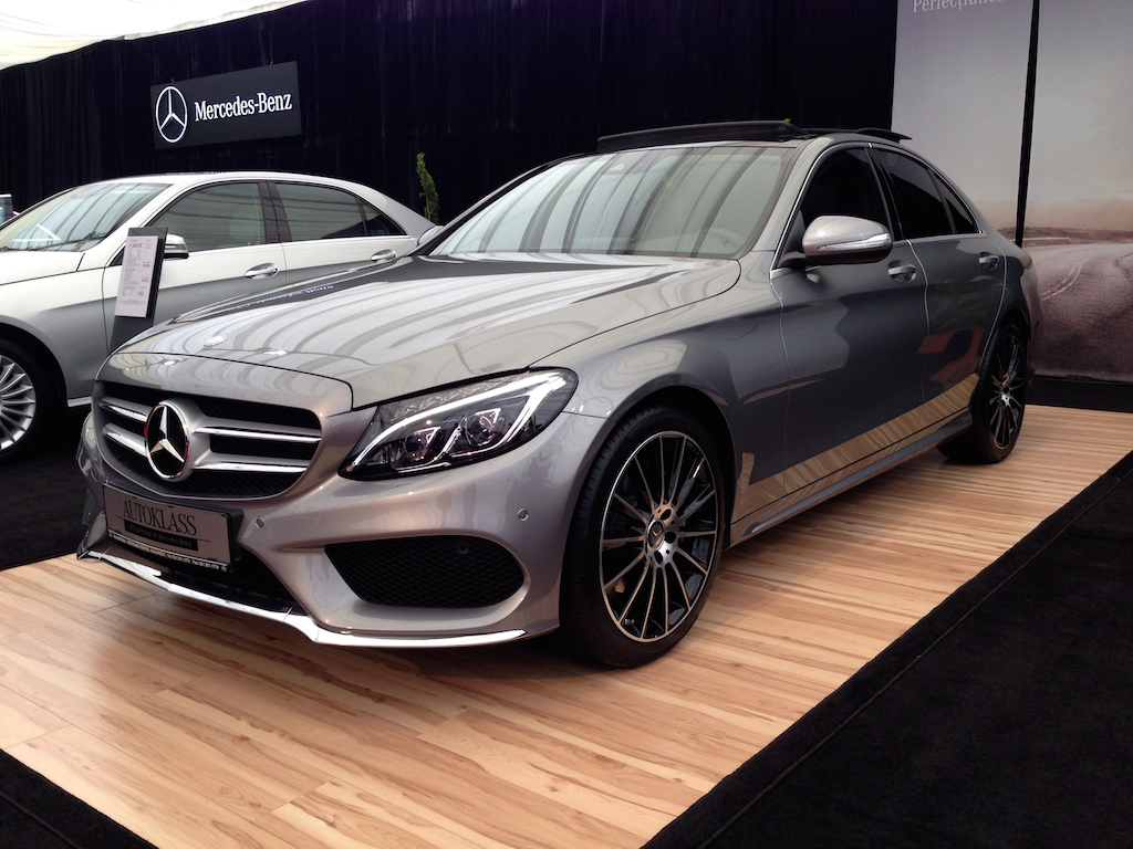 FOTOGALERIE A inceput Salonul Auto Moto in Piata Constitutiei. Intrarea