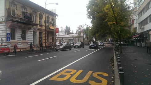 Squeak mother Regan VIDEO Biciclete pe benzile pentru autobuze? Cerere a cetatenilor catre  Primaria Bucuresti - HotNews.ro