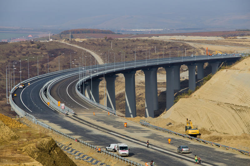 Viaductul de autostrada de la Aciliu