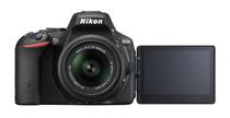 Nikon D5500 cu ecran rabatabil