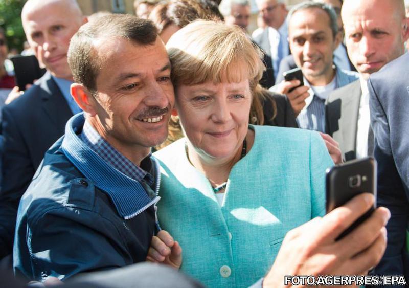 Angela Merkel, selfie cu un refugiat