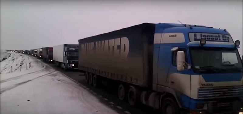 Coloana de camioane ruse se indreapta catre Moscova
