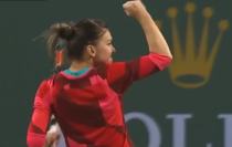Simona Halep, cu pumnul ridicat dupa victoria cu Makarova