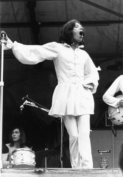 Mick Jagger in rochie, la un concert in 1960