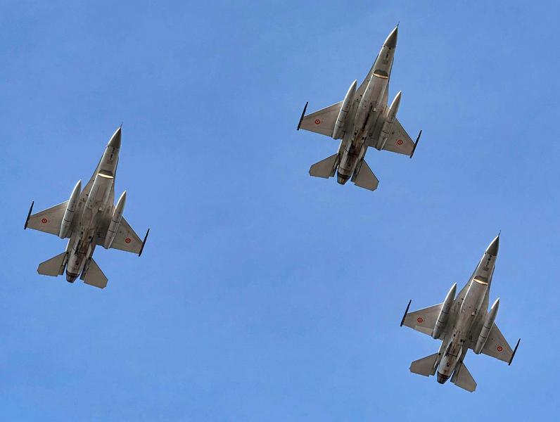 Avioane de vanatoare F-16 ale Fortelor Aeriene Romane