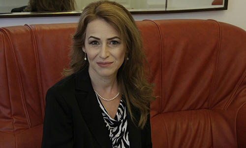 Laura Negut, psihoterapeut