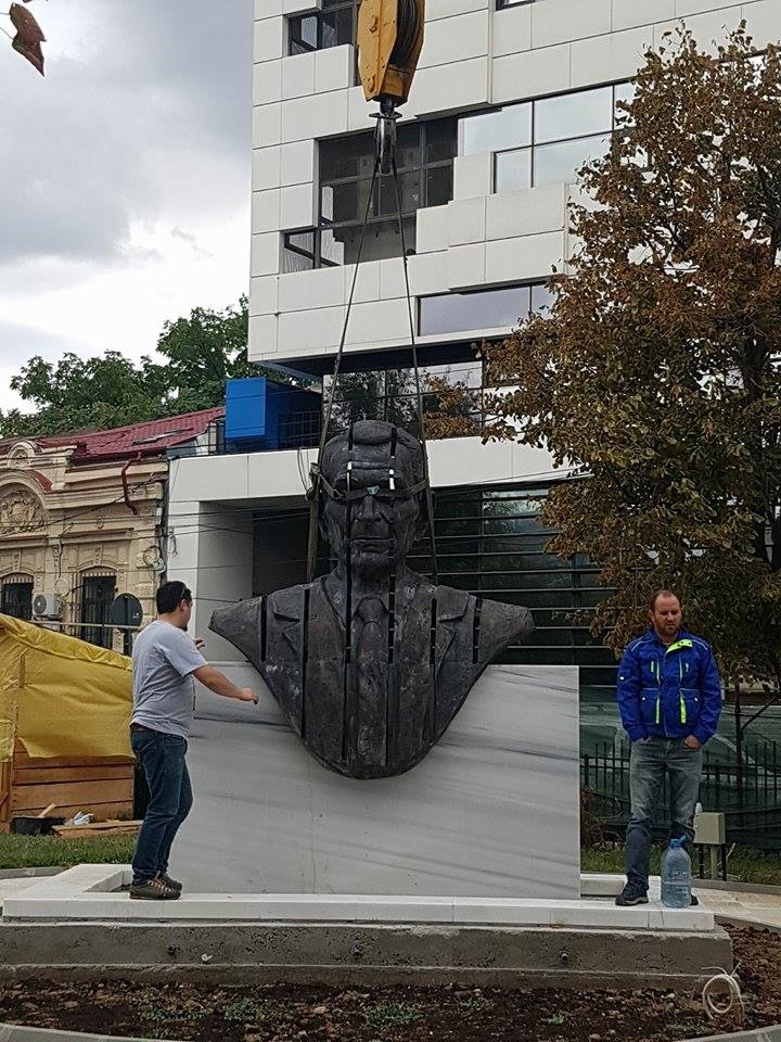 Sandy Nerve protein FOTOGALERIE Primaria Capitalei a inceput lucrarile de amplasare a statuii  lui Corneliu Coposu. Vezi cum arata monumentul - HotNews.ro