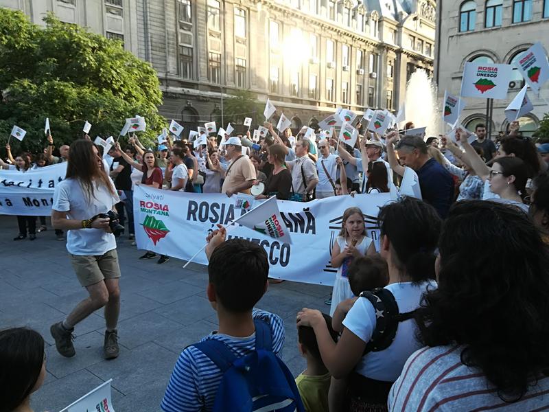 https://media.hotnews.ro/media_server1/image-2018-06-8-22497461-41-protest-rosia-montana.jpg