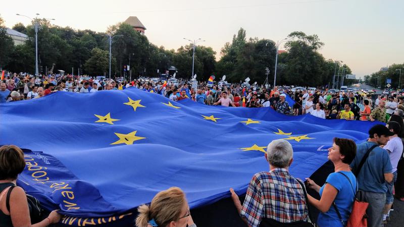 Steag UE in Piata Victoriei