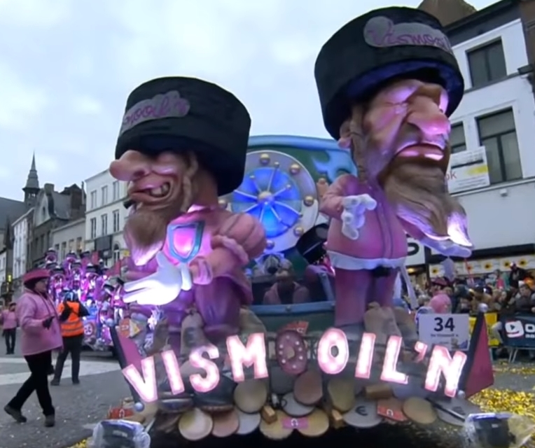 VIDEO Car alegoric cu evrei cu șobolani pe umăr, stând grămezi de aur, la un carnaval din Belgia - HotNews.ro