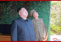Kim Jong UN, la teste cu rachete in Coreea de Nord