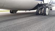 Avion Tarom pneuri explodate