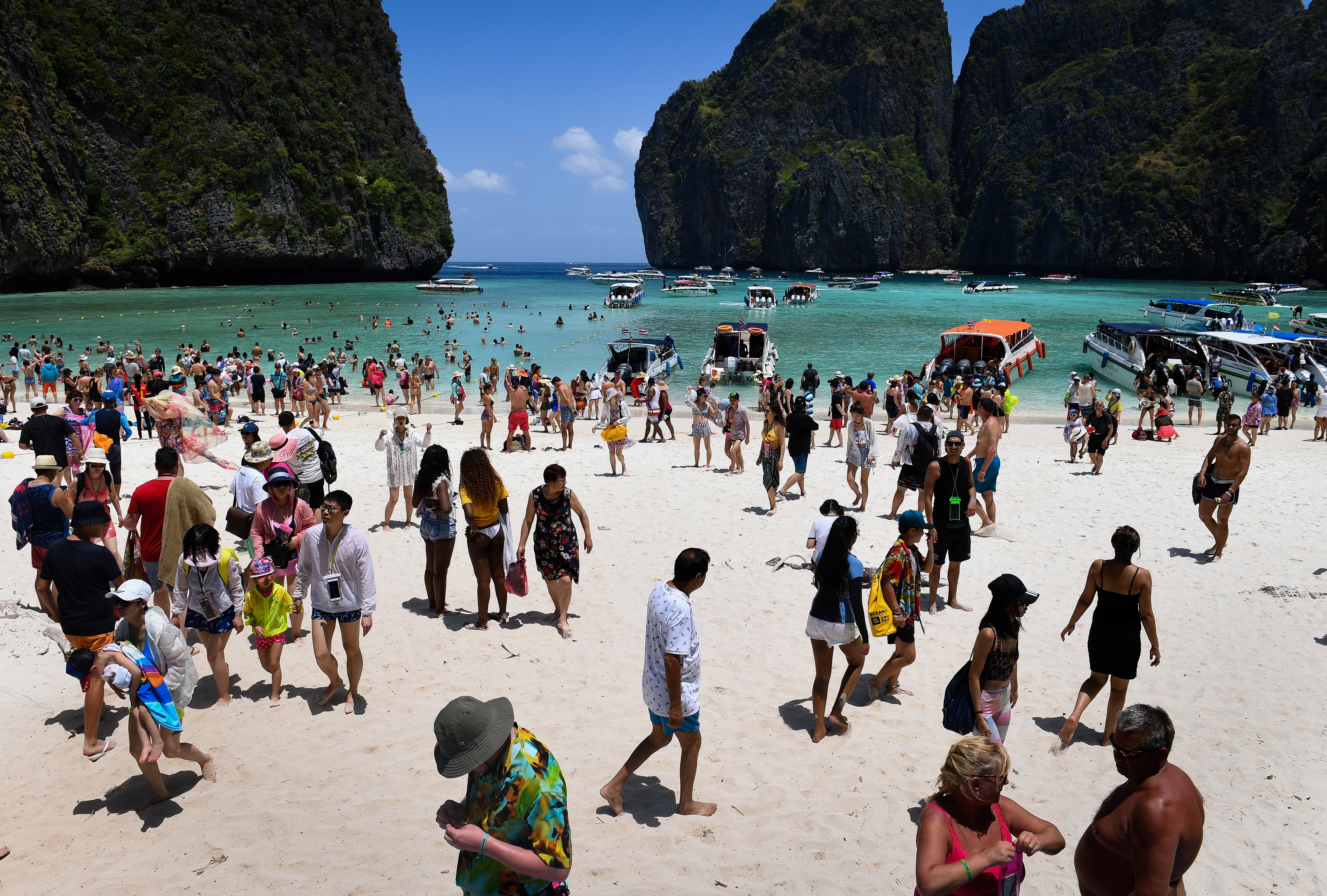 Thailanda ar putea deveni o destinaţie turistică mai scumpă pentru străini
