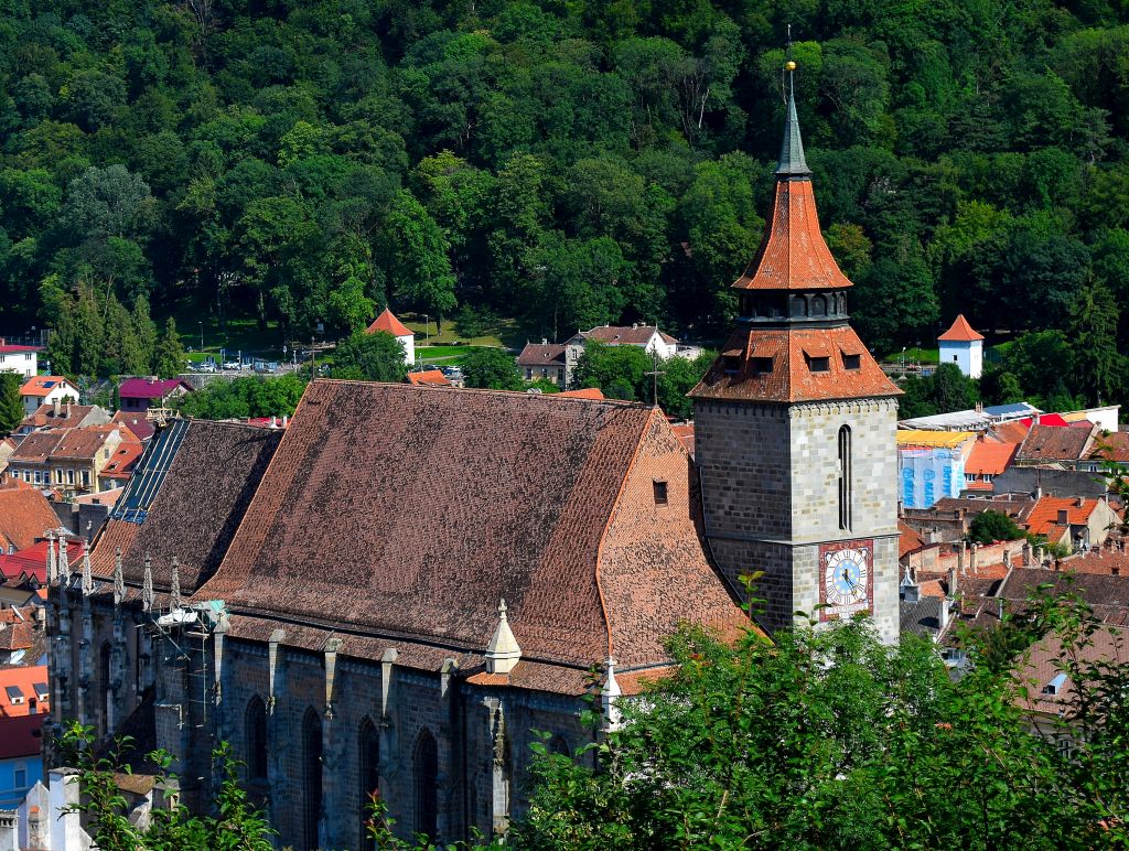 Brașovul medieval era cel mai mare și bogat oraș din Transilvania. Avea doar 15.000 de locuitori, cam cât cartierul Florilor de azi
