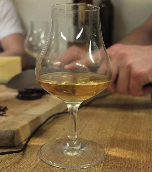 Acesta este paharul pentru whisky