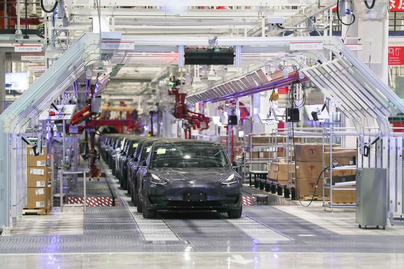 Linia de productie Tesla Gigafactory