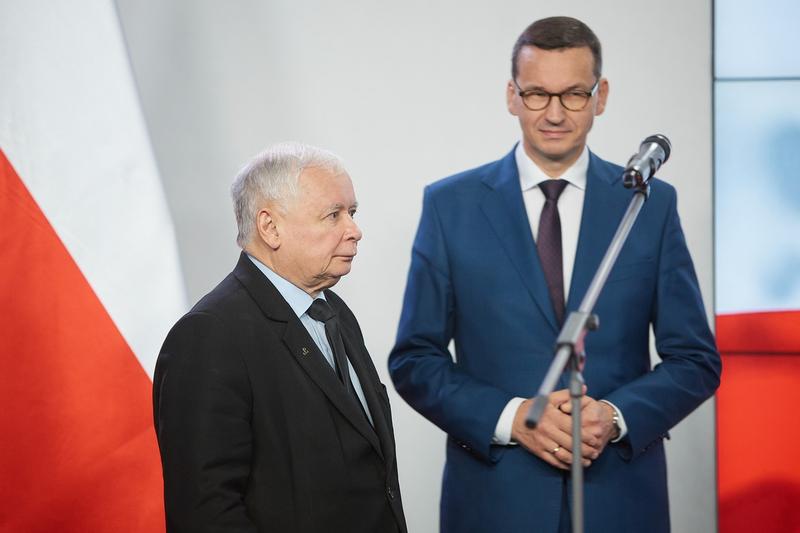Jaroslaw Kaczynski, liderul PiS, si fostul premier polonez Mateusz Morawiecki