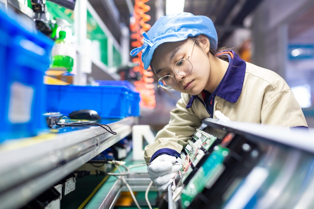 Producția manufacturieră din China a ajuns la cel mai scăzut nivel din ultimii 2 ani
