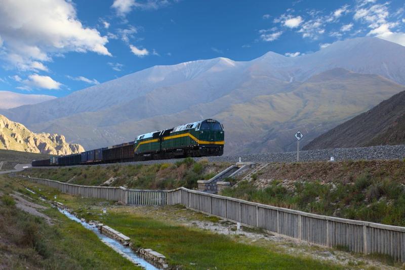 Tren in regiunea Tibet