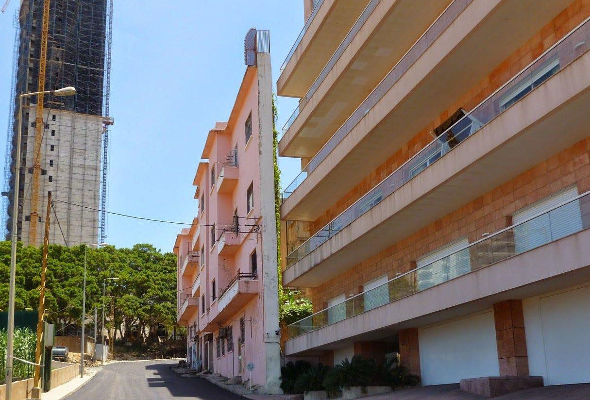 ревную подругу. самое тонкое здание в ливане. это зависть. дом зависть. дом зависть.