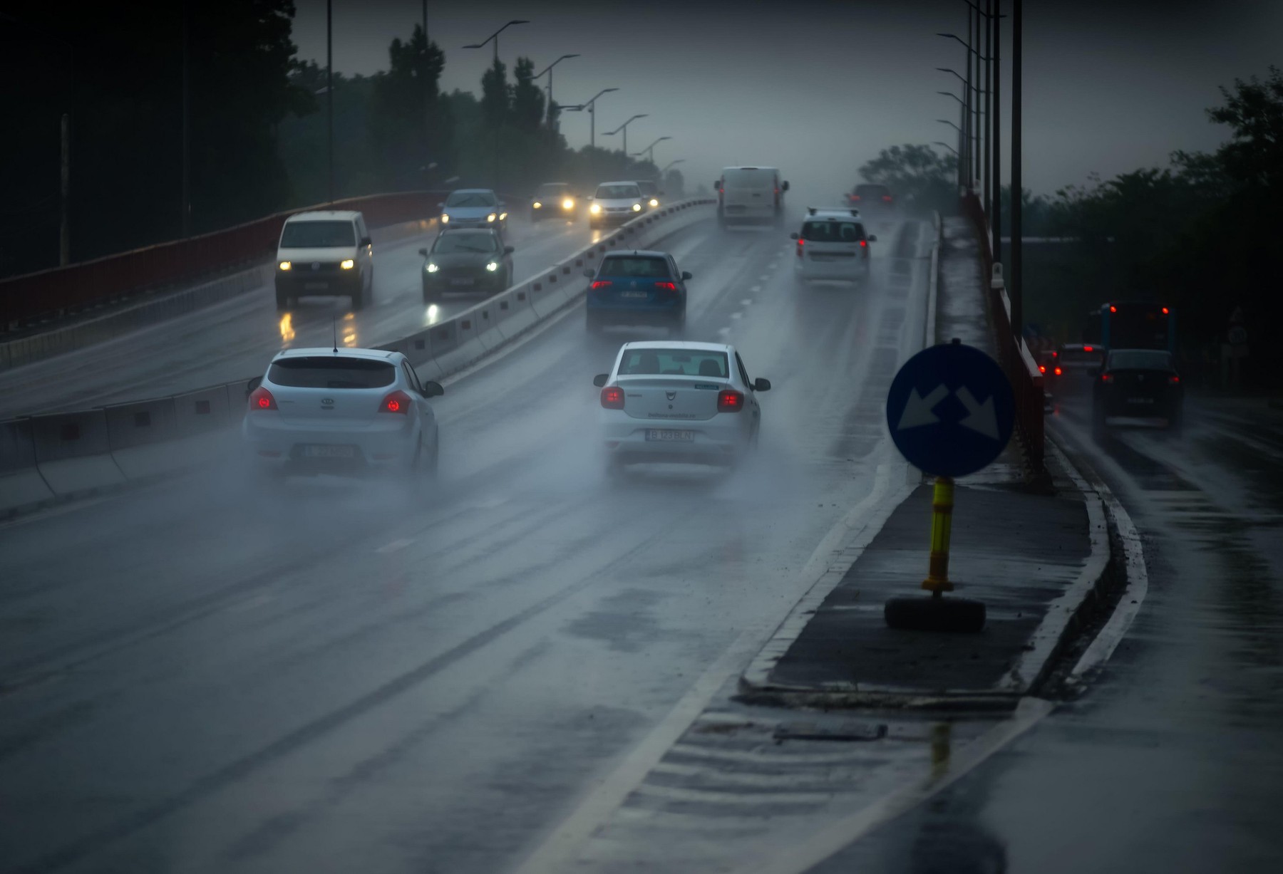 Infotrafic: În Constanţa şi Tulcea se circulă în condiţii de vreme rea, vizibilitatea e redusă. Şoferii, sfătuiţi să evite deplasările în cele două județe