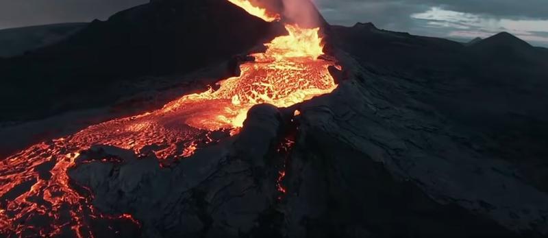 Drona pilotata de Helms a zburat in vulcanul Fagradalsfjall din Islanda