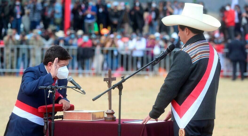 down Inconvenience Pursuit Parlamentul peruan a validat noul guvern marxist-leninist al președintelui  Pedro Castillo - HotNews.ro