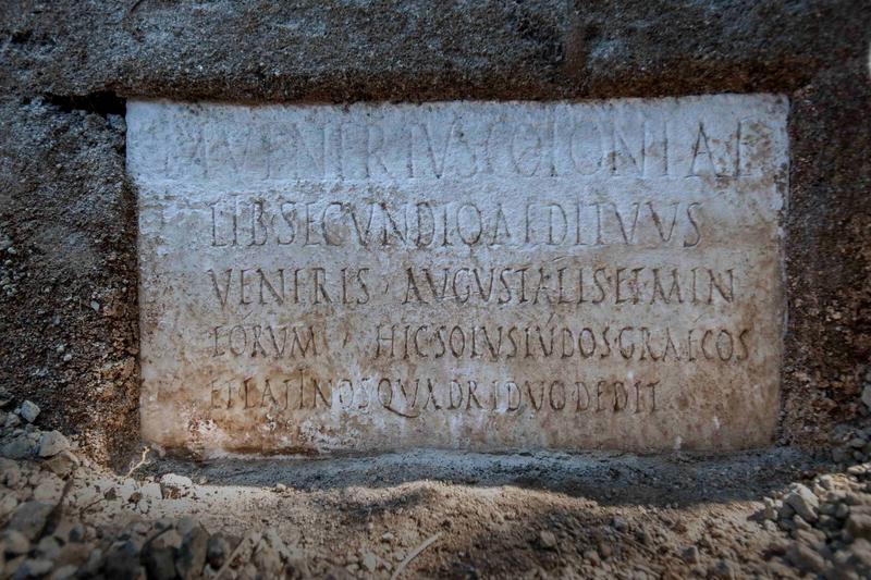 Inscriptie a mormantului descoperit in Pompei